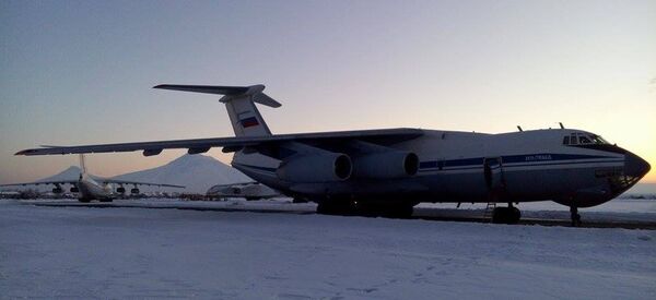 самолет Ил-76 с гуманитарным грузом для Сирии самолет Ил-76 с гуманитарным грузом для Сирии - Sputnik Արմենիա
