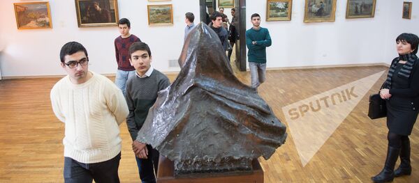 Ученики школы имени Мхитара Гераци и Армен Мурадян посетили Национальную галлерею - Sputnik Армения