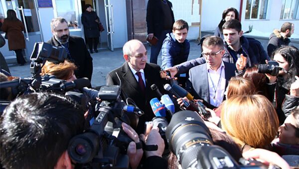 Президент НКР Бако Саакян проголосовал на референдуме по Конституции НКР - Sputnik Արմենիա