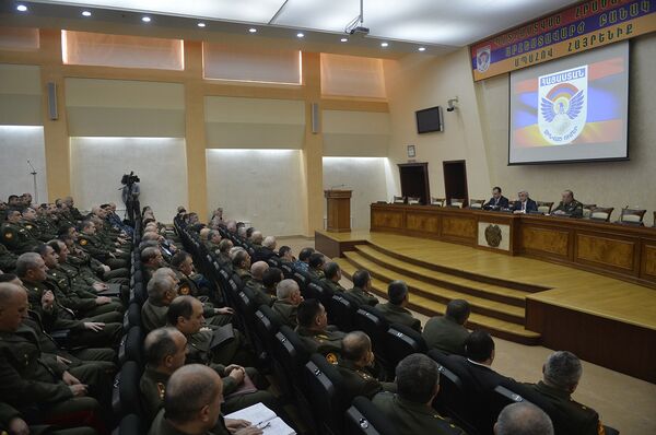 Серж Саргсян встретился с руководством ВС Армении Серж Саргсян встретился с руководством ВС Армении - Sputnik Արմենիա