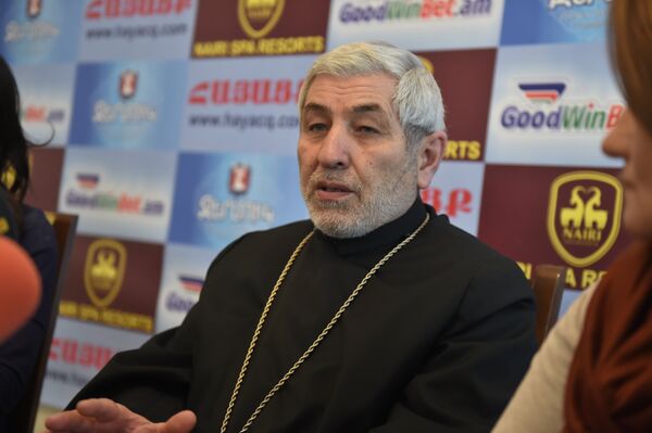 Настоятель церкви Сурб Саркис (святого Саркиса) протоиерей Петрос Малян - Sputnik Армения