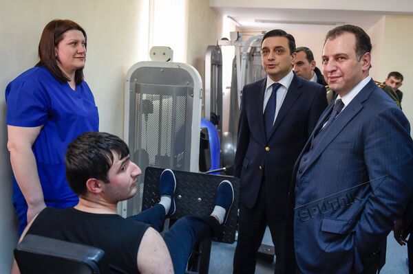 Виген Саргсян посетил Медицинский университет имени Мх.Гераци Виген Саргсян посетил Медицинский университет имени Мх.Гераци - Sputnik Армения