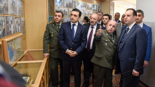 Виген Саргсян посетил Медицинский университет имени Мх.Гераци - Sputnik Армения