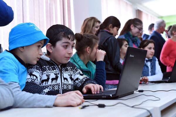 Лаборатория роботики Армат в комнате СМАРТ в школе села Кариндж Лаборатория роботики Армат в комнате СМАРТ в школе села Кариндж - Sputnik Армения