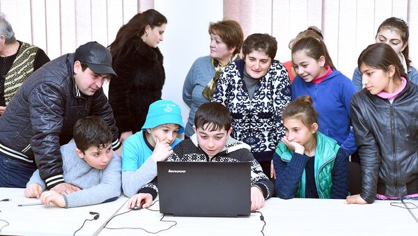 Лаборатория роботики Армат в комнате СМАРТ в школе села Кариндж - Sputnik Армения