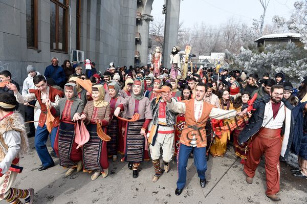 От туристов в Бун Барекендан нет отбоя: армянский карнавал отметят с особым размахом - Sputnik Армения