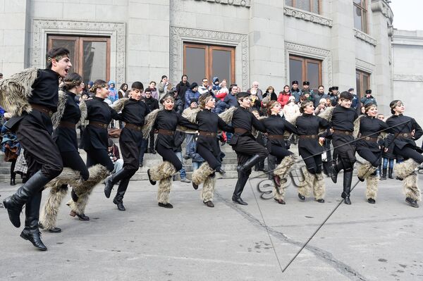 От туристов в Бун Барекендан нет отбоя: армянский карнавал отметят с особым размахом - Sputnik Армения