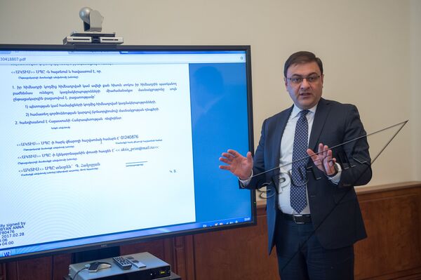 Хочешь кормить школьников хлебом и мясом? Минфин Армении упростит порядок госзакупок Хочешь кормить школьников хлебом и мясом? Минфин Армении упростит порядок госзакупок - Sputnik Армения