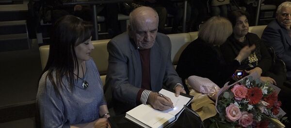 Состоялась презентация книги Артавазда Пелешяна Моя вселенная и единая теория поля - Sputnik Армения