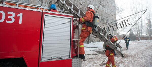 Учебная тренировка МЧС Армении: Организация защиты  студентов и сотрудников в случае внезапного нападения противника - Sputnik Արմենիա