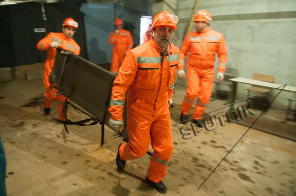 Учебная тренировка МЧС Армении: Организация защиты  студентов и сотрудников в случае внезапного нападения противника - Sputnik Армения