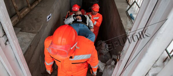 Учебная тренировка МЧС Армении: Организация защиты студентов и сотрудников в случае внезапного нападения противника Учебная тренировка МЧС Армении: Организация защиты студентов и сотрудников в случае внезапного нападения противника - Sputnik Արմենիա
