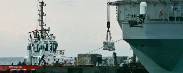 Разгрузка судна в порту Поти Разгрузка судна в порту Поти - Sputnik Արմենիա