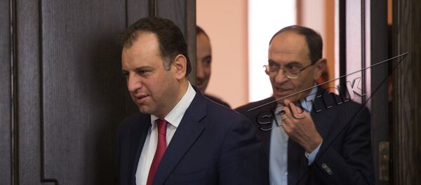 Виген Саргсян и Шаварш Кочарян Виген Саргсян и Шаварш Кочарян - Sputnik Армения