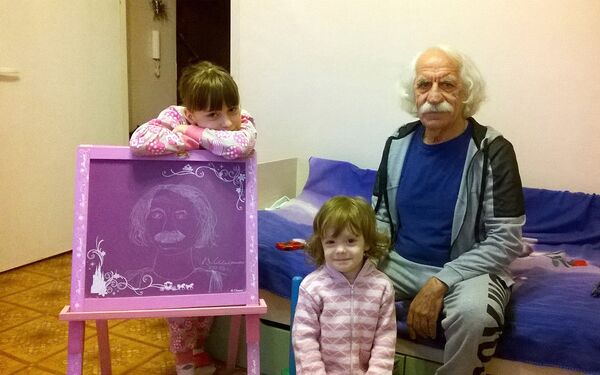 Варя нарисовала портрет Гогоряна - Sputnik Армения