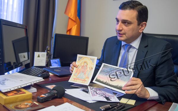 Акция медицинского университета Армении: Подарочные открытки военнослужащим РА. Армен Мурадян - Sputnik Армения