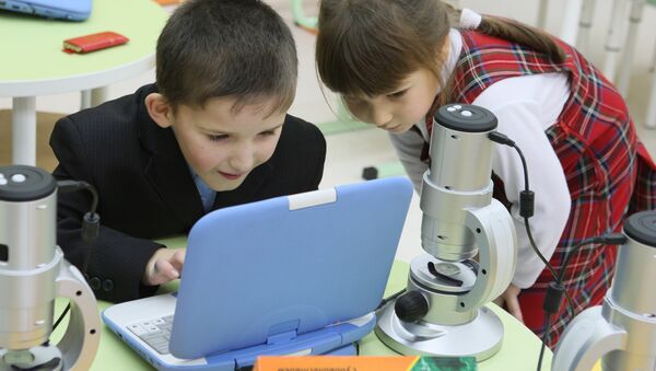 Дети за компьютером - Sputnik Армения