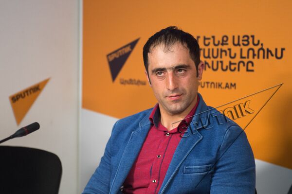 Рекордсмен Артем Солоян в пресс-центре Sputnik Армения  - Sputnik Армения