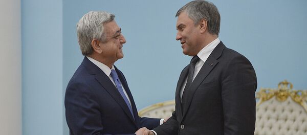 Президент Серж Саргсян сегодня принял прибывшего с официальным визитом в Армению Председателя Государственной Думы Федерального Собрания Российской Федерации Вячеслава Володина Президент Серж Саргсян сегодня принял прибывшего с официальным визитом в Армению Председателя Государственной Думы Федерального Собрания Российской Федерации Вячеслава Володина - Sputnik Արմենիա