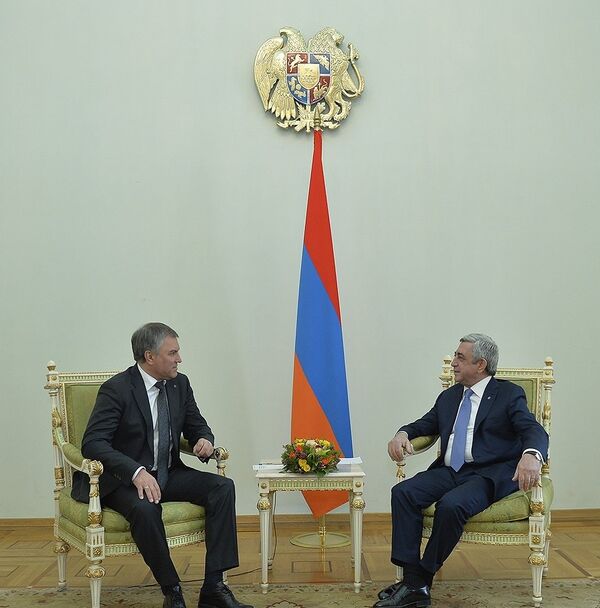 Президент Серж Саргсян сегодня принял прибывшего с официальным визитом в Армению Председателя Государственной Думы Федерального Собрания Российской Федерации Вячеслава Володина Президент Серж Саргсян сегодня принял прибывшего с официальным визитом в Армению Председателя Государственной Думы Федерального Собрания Российской Федерации Вячеслава Володина - Sputnik Արմենիա