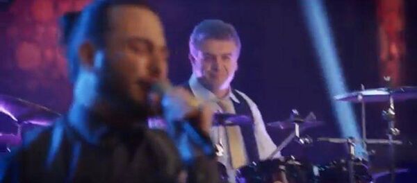 Кадр из клипа на песню Изменим мир - Sputnik Армения