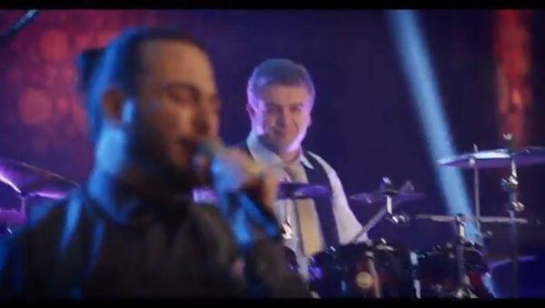 Кадр из клипа на песню Изменим мир - Sputnik Армения