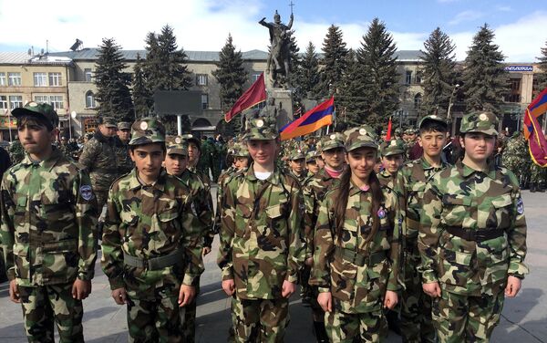 Церемония принесения присяги юными добровольцами Союза Еркрапа в Гюмри - Sputnik Армения