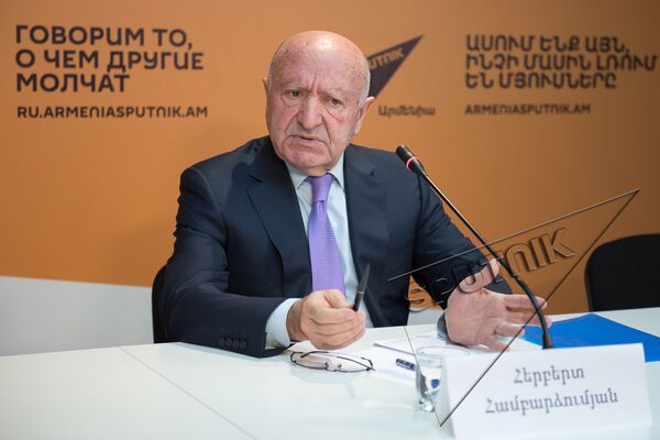 Герберт Амбарцумян в пресс-центре Sputnik Армения Герберт Амбарцумян в пресс-центре Sputnik Армения - Sputnik Արմենիա