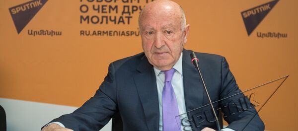 Герберт Амбарцумян в пресс-центре Sputnik Армения Герберт Амбарцумян в пресс-центре Sputnik Армения - Sputnik Արմենիա
