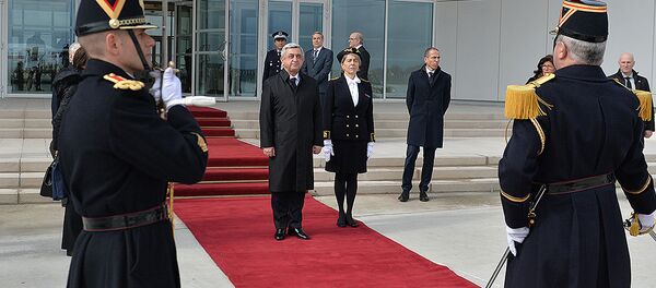 Президент Серж Саргсян по приглашению Президента Французской Республики Франсуа Олланда с официальным визитом прибыл во Францию Президент Серж Саргсян по приглашению Президента Французской Республики Франсуа Олланда с официальным визитом прибыл во Францию - Sputnik Армения