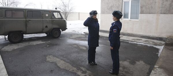 Карина и Юрий Ищук рассказывают о себе и службе в Армении - Sputnik Армения