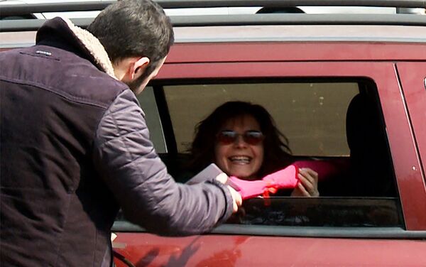 Мэрия Еревана преподнесла цветы женщинам-водителям Мэрия Еревана преподнесла цветы женщинам-водителям - Sputnik Արմենիա