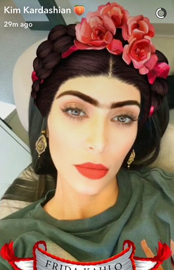 Ким Кардашян в образе Фриды Кало - Sputnik Армения