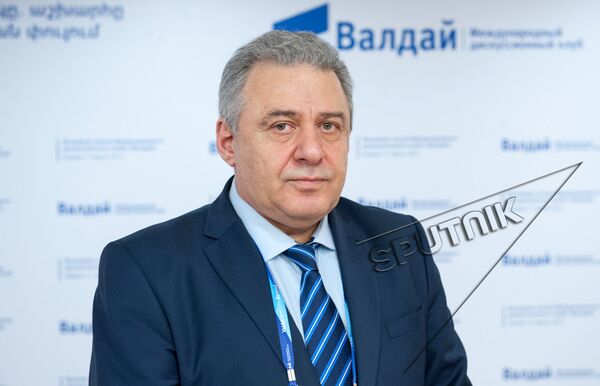 Ի՞նչ է հայտնի Տոնոյանին, Ցոլակյանին ու Բաթոյանին փոխարինած նախարարների մասին - Sputnik Արմենիա