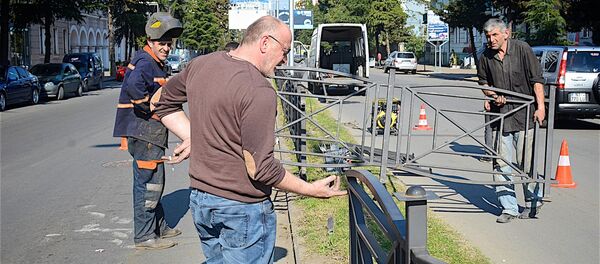 Батуми приходит в себя после беспорядков: кадры восстановительных работ - Sputnik Армения