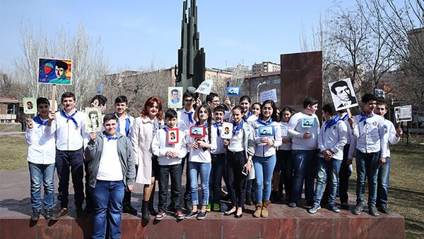 В армянских школах отметили 120-летие Егише Чаренца - Sputnik Արմենիա