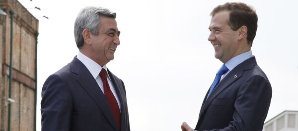 Президент Дмитрий Медведев и президент Армении Серж Саргсян Президент Дмитрий Медведев и президент Армении Серж Саргсян - Sputnik Армения