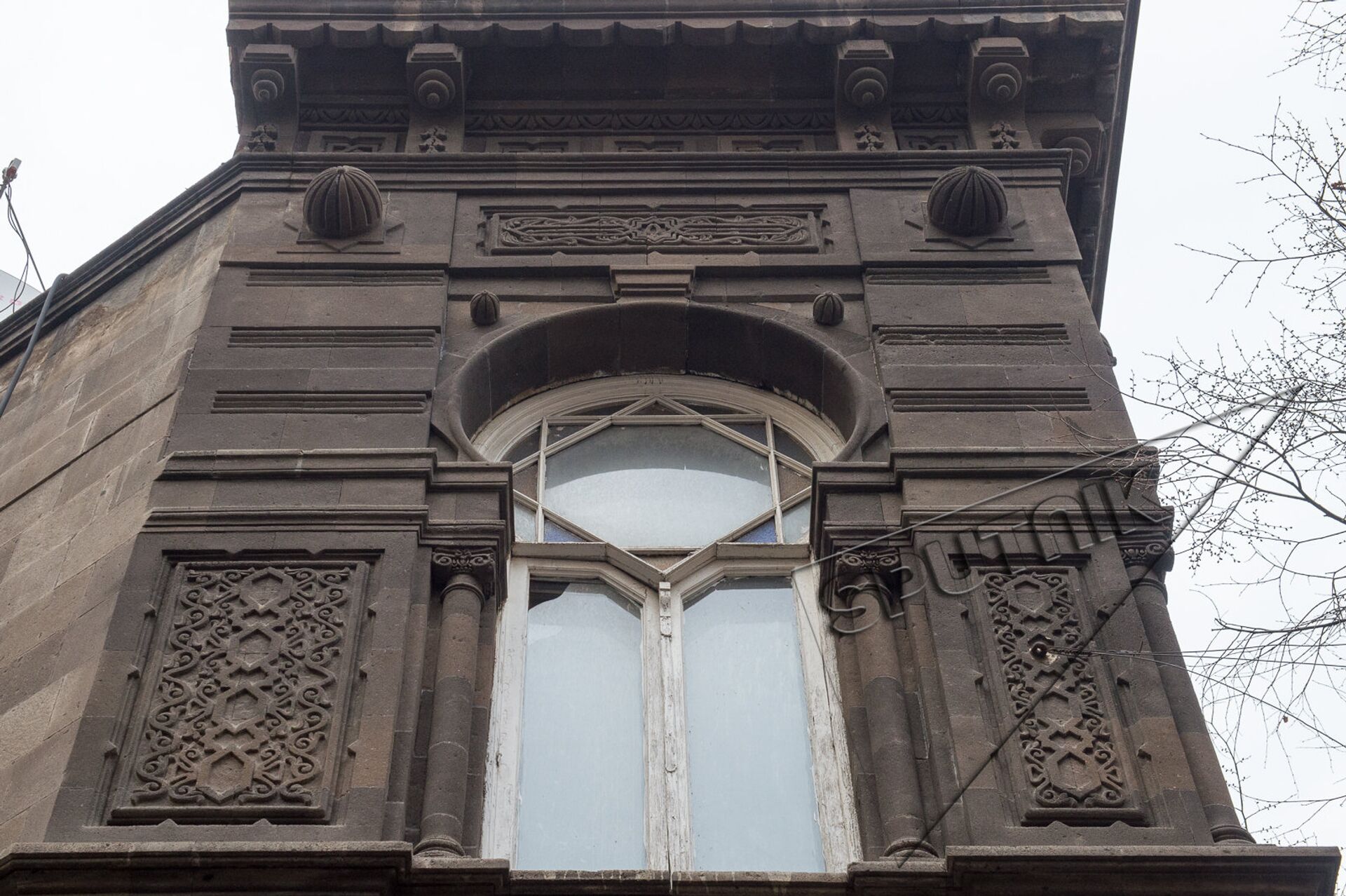 Улица Абовяна 3, здание АОКС-а. Старый Ереван  - Sputnik Արմենիա, 1920, 23.05.2024