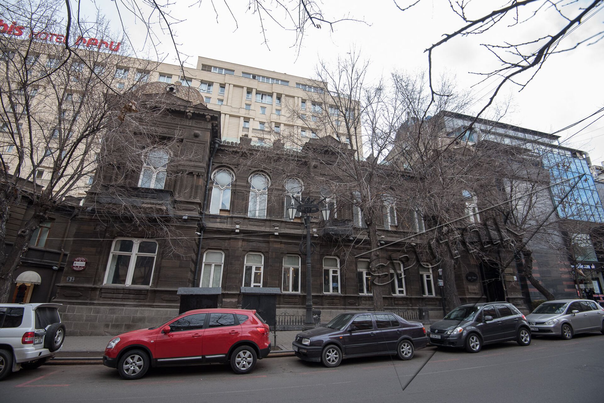 Улица Абовяна 3, здание АОКС-а. Старый Ереван  - Sputnik Արմենիա, 1920, 23.05.2024