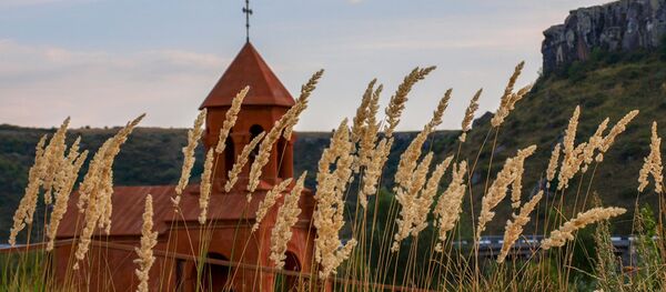 церковь горы трава природа церковь горы трава природа - Sputnik Армения