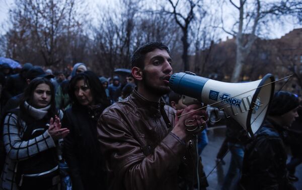 Акция протеста в Ереване в память об Артуре Саркисяне - Sputnik Армения