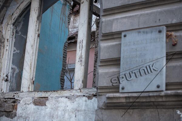 От истории остался лишь фасад: кто ответит за разрушение здания на Арами 9 в Ереване От истории остался лишь фасад: кто ответит за разрушение здания на Арами 9 в Ереване - Sputnik Армения