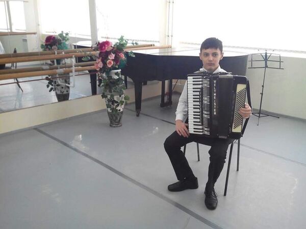 Аккордеонист Левон Овакимян Аккордеонист Левон Овакимян - Sputnik Армения