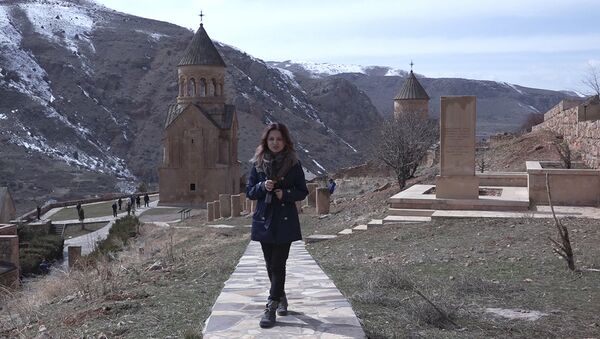 Զբոսաշրջիկները հիացած են պատմական Նորավանք վանական համալիրի գեղեցկությամբ - Sputnik Արմենիա