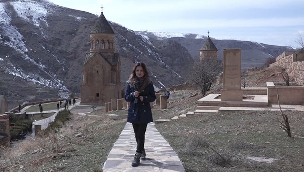 Туристы восхищены красотой исторического монастырского комплекса Нораванк - Sputnik Армения