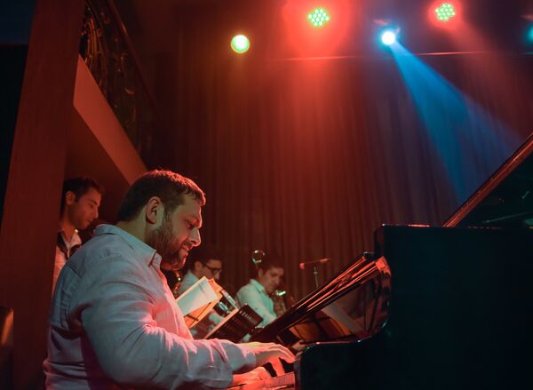 Задыхаюсь без тебя: как Мариам Мерабова обрела и потеряла своего Армена - Sputnik Армения