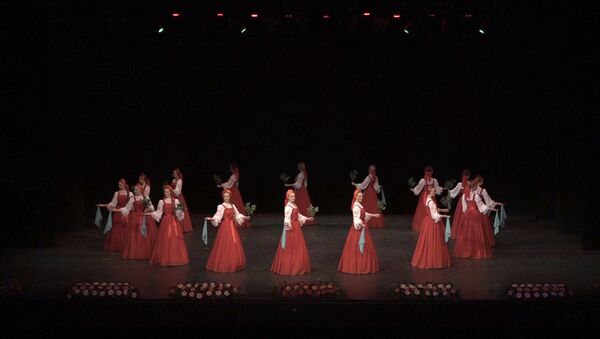 Артисты легендарного ансамбля Березка выступили на армянской сцене - Sputnik Армения