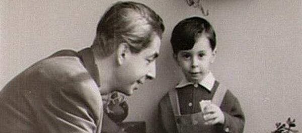 Микаэл Таривердиев с сыном Кареном - Sputnik Армения