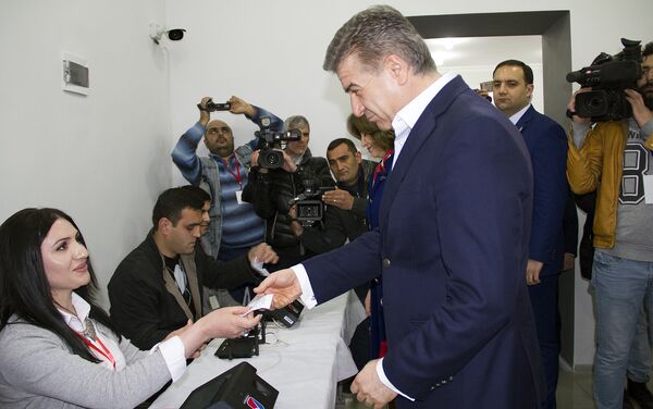 Карен Карапетян голосует на выборах в НС РА - Sputnik Армения
