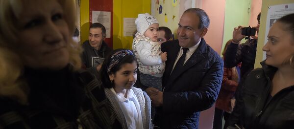 Никол Пашинян проголосовал на выборах в НС РА Никол Пашинян проголосовал на выборах в НС РА - Sputnik Армения